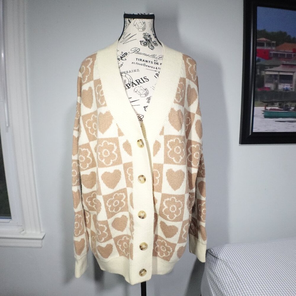 Forever 21‎ by Shein Sweater size L Floral & Heart Pattern New w/tag